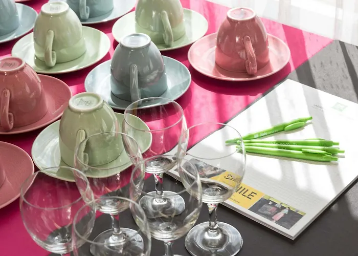 哈雷宜必思尚品酒店